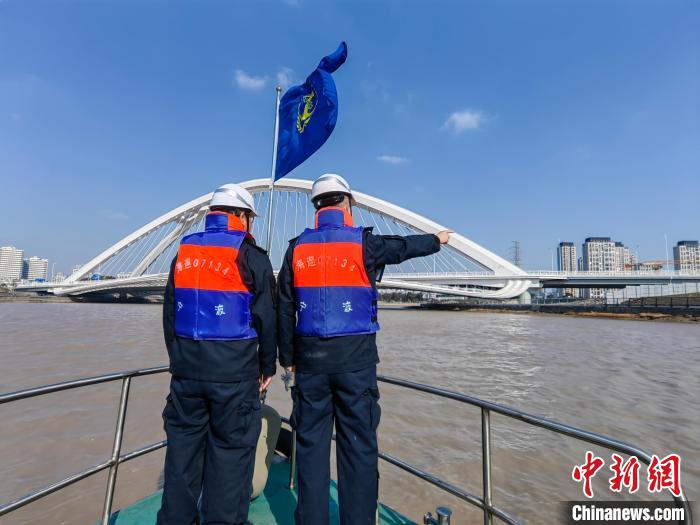 (新春走基层)藏族青年的水上春节:“格桑花”盛开在东海之滨