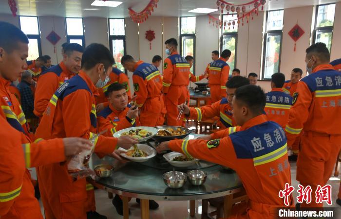 (新春走基层)消防员的别样除夕夜:没有消息就是最好的消息
