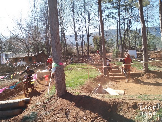 （昆滇传内容）超燃超刺激！洱源首届摩托车越野赛开赛（有视频） (4).jpg