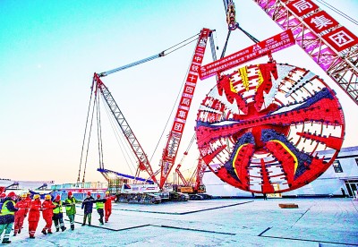 在工业现场定格中国力量