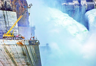 在工业现场定格中国力量