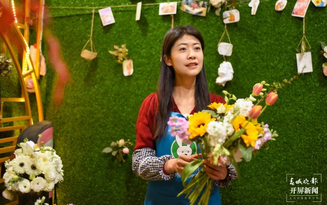 妇女节将至，官渡区岔街花市俏