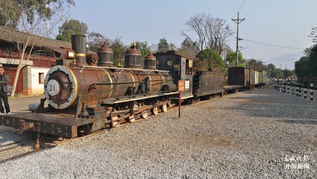 “中国第一块红土网球场”通过认证 春城晚报-开屏新闻记者 任锐刚 摄影报道