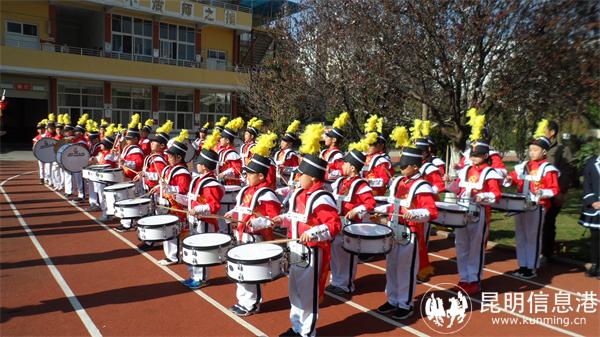 3、阳光帅气的鼓号队