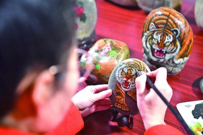 拿起画笔 用心描绘和美新山乡