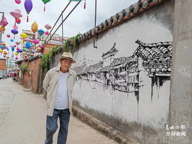 一下火车就是本地味道：当地号称扛把子的“饵块”（蒋琼波 摄）