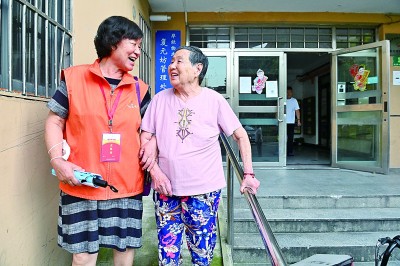 呵护“一老一小”,把暖心服务做到家门口 呵护“一老一小”,把暖心服务做到家门口
