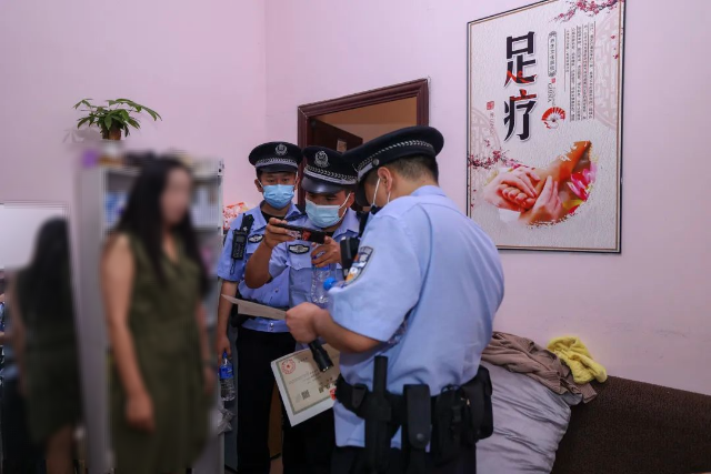 昨夜今晨,昆明警方4700余警力出动.png