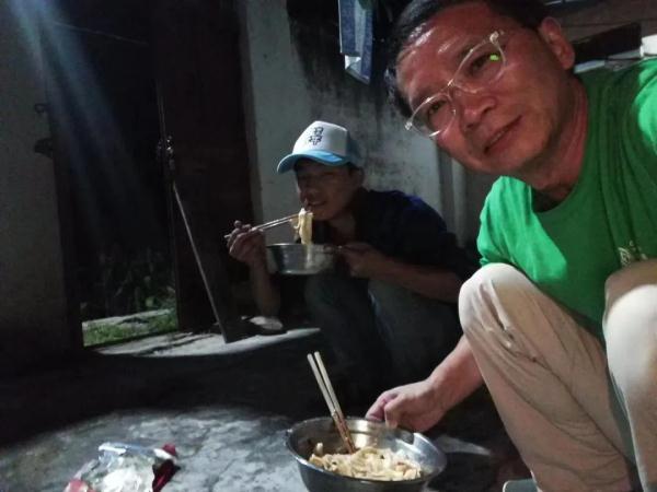 他是螃蟹小学的“赵爸” 他是螃蟹小学的“赵爸”