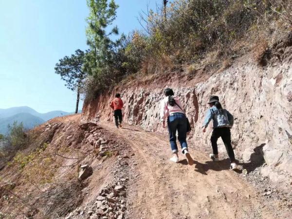 他是螃蟹小学的“赵爸” 他是螃蟹小学的“赵爸”