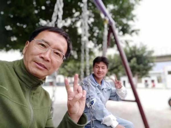 他是螃蟹小学的“赵爸” 他是螃蟹小学的“赵爸”