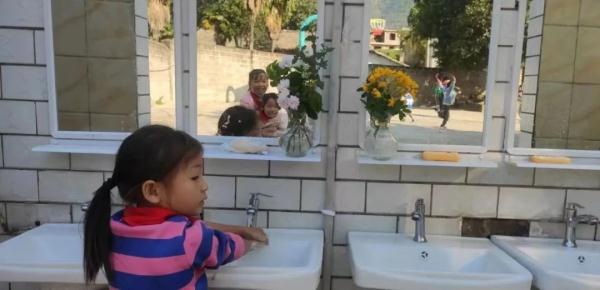 他是螃蟹小学的“赵爸” 他是螃蟹小学的“赵爸”