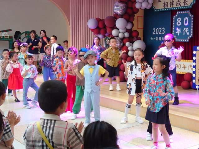 这个“六一”，昆明金牛幼儿园小朋友们“穿越”到了父母的童年