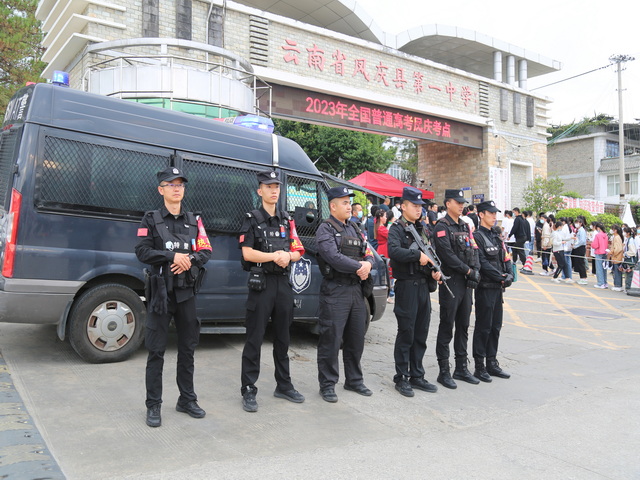 你高考，我护航！护考路上，凤庆警察从不缺席！