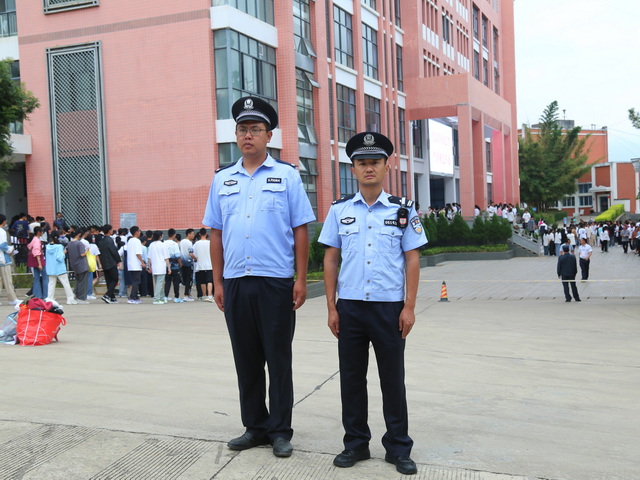 你高考，我护航！护考路上，凤庆警察从不缺席！