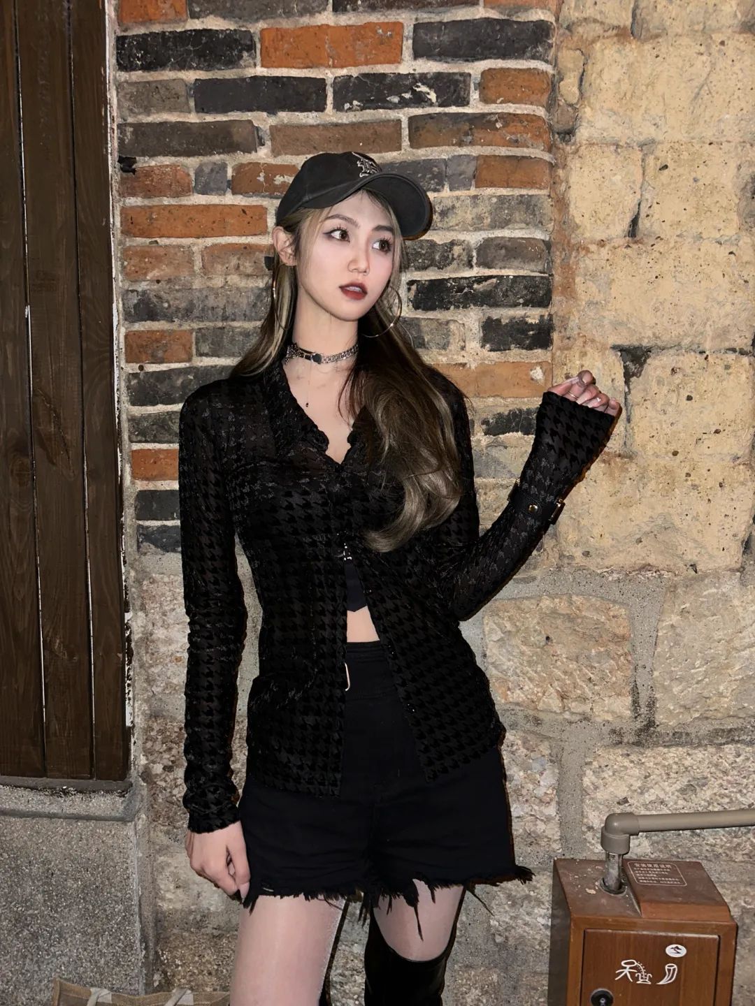 演出时间:19:00-20:00演唱:女歌手笑笑,和谣,诗诗,斑马,男歌手柯南