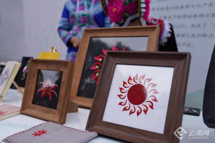 当文创遇上非遗这样的彝绣你见过没
