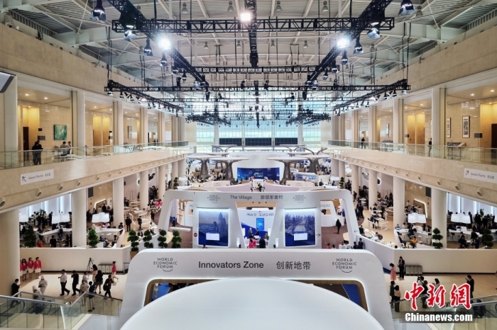 6月27日,第十四届夏季达沃斯论坛在天津开幕。图为新领军者村。中新社记者 佟郁 摄 6月27日,第十四届夏季达沃斯论坛在天津开幕。图为新领军者村。中新社记者 佟郁 摄