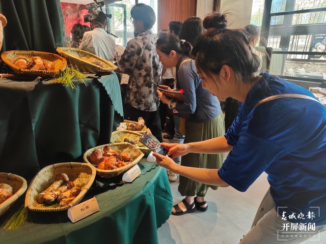 有一种叫云南的生活｜暑期旅游来云南，享“天生美食”（开屏新闻记者 孙江荭 摄）