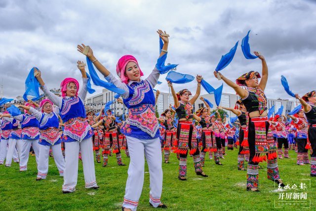 千人“挝乐” (李继明摄 ) (4).jpg