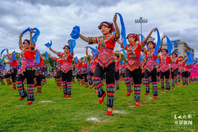 千人“挝乐” (李继明摄 ) (3).jpg