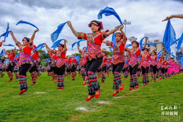 千人“挝乐” (李继明摄 ) (2).jpg