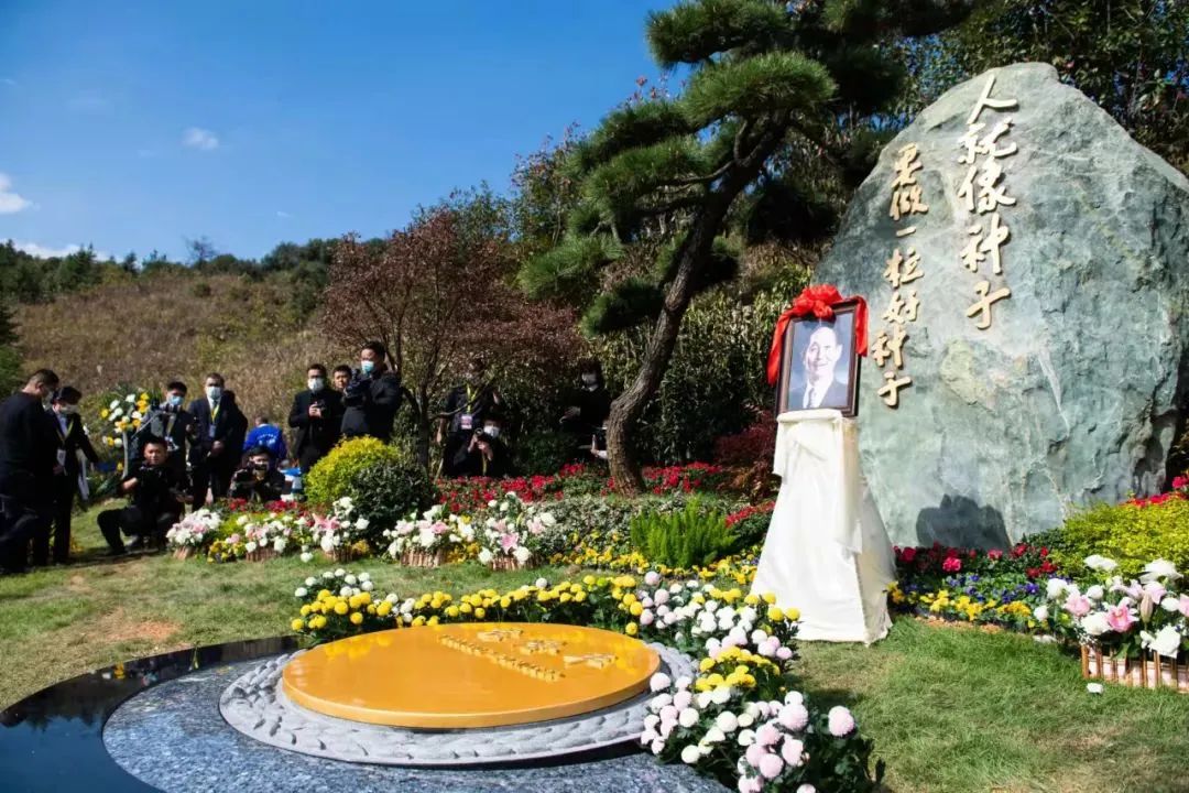 刚刚!袁隆平墓前发生惊人一幕,外交部发言人都忍不住公布...