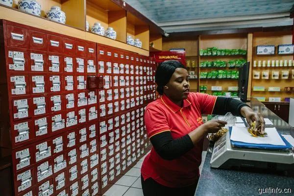 刚刚!袁隆平墓前发生惊人一幕,外交部发言人都忍不住公布...