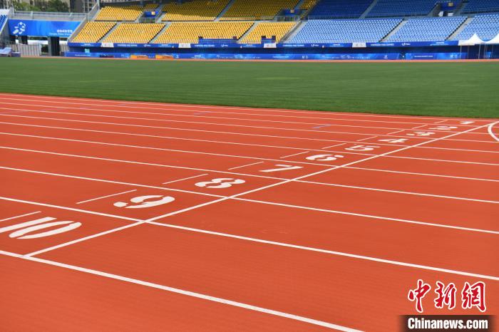 成都双流体育中心体育场跑道。 张浪 摄 成都双流体育中心体育场跑道。 张浪 摄