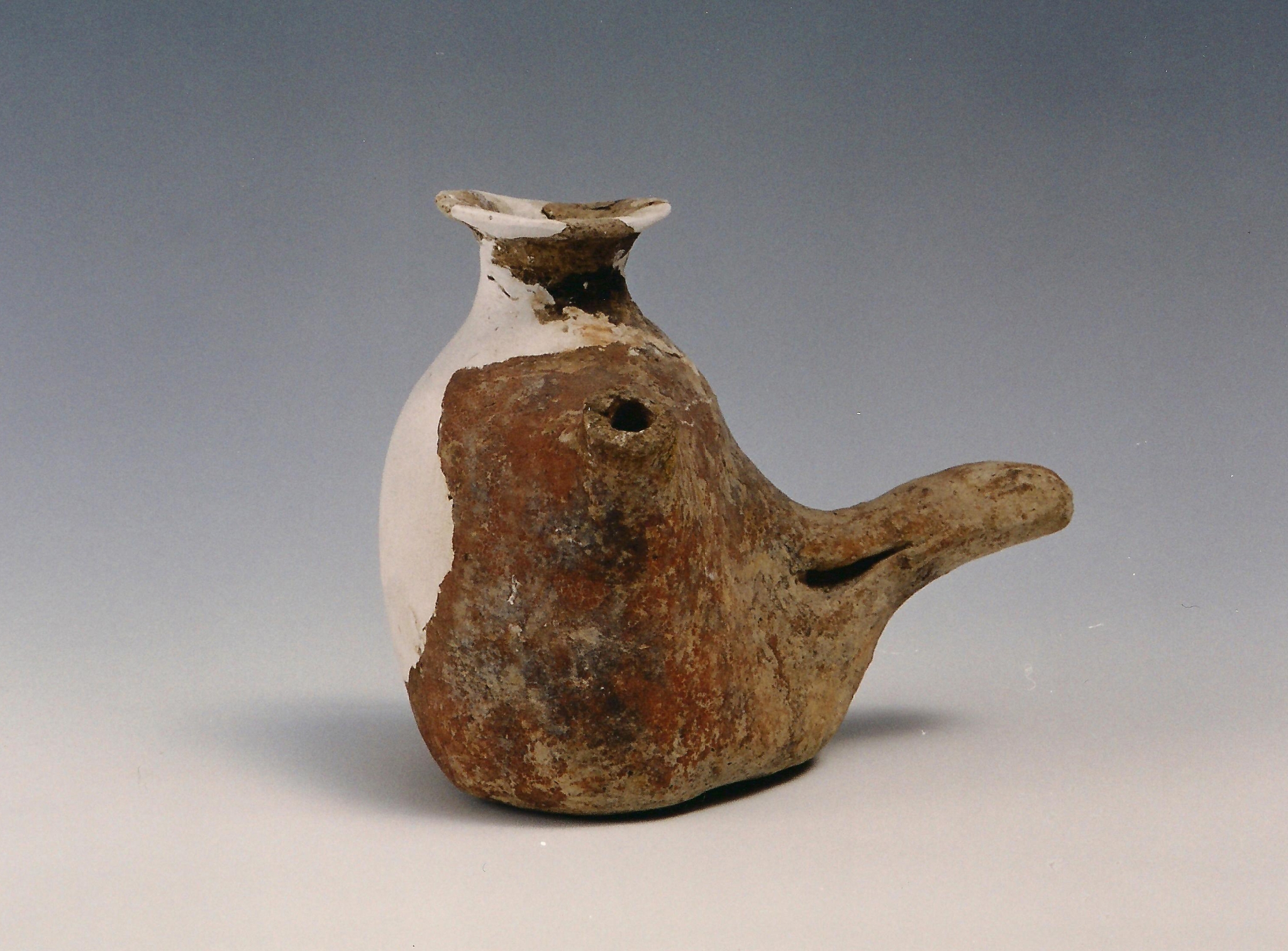 骆驼墩遗址出土的陶盉 骆驼墩遗址出土的陶盉