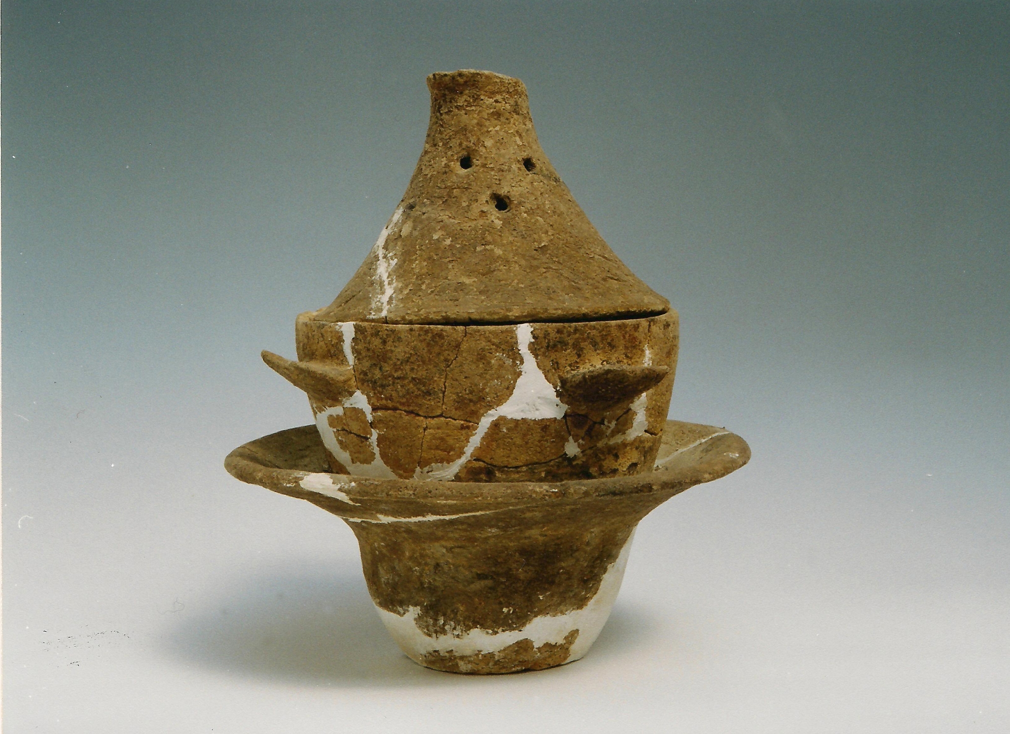 骆驼墩遗址出土的豆柄覆釜口 骆驼墩遗址出土的豆柄覆釜口