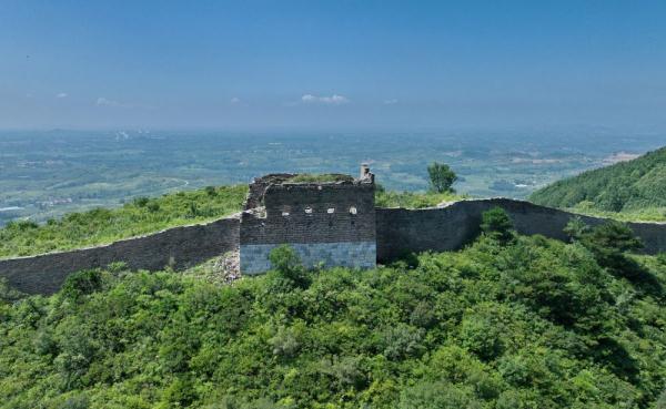 河北迁安：古长城夏日风光旖旎