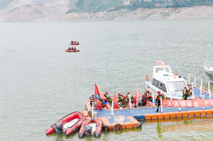 水上救援演练现场。 记者刘凯达摄