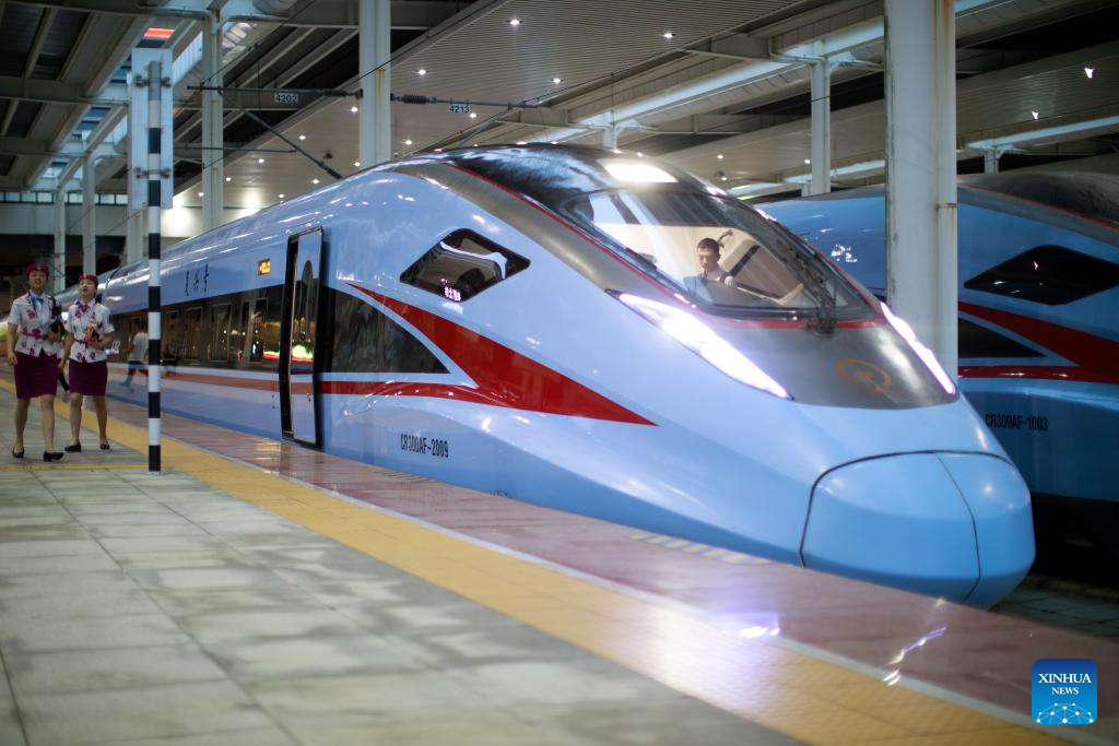 first 350-km/h high-speed rail launched in mountainous guizhou