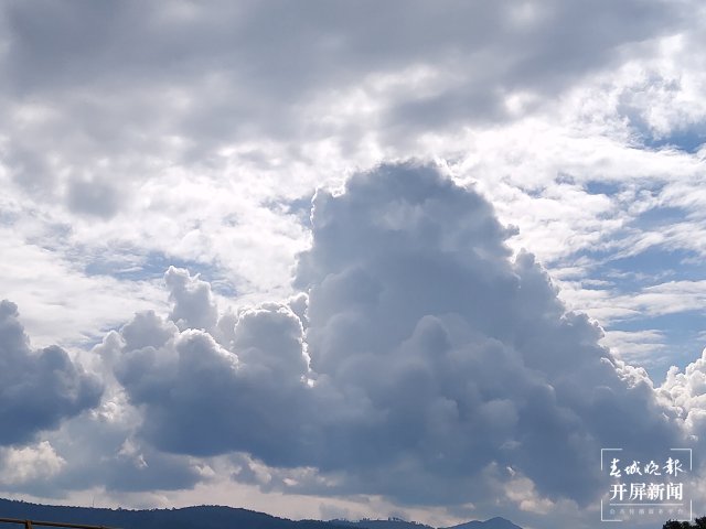 大理弥渡：彩云宛如宫崎骏漫画的彩色天空 (1).jpg