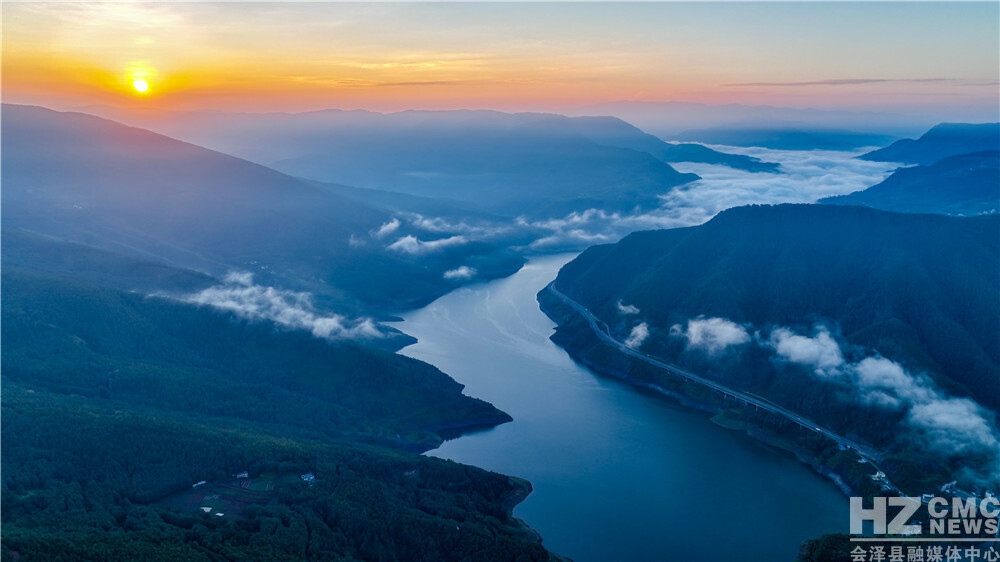 会泽县毛家村水库风景如画 刘光信 摄 (3).JPG