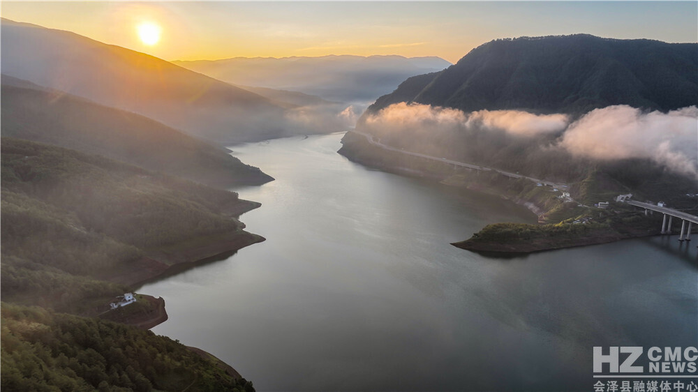会泽县毛家村水库风景如画 刘光信 摄 (5).JPG