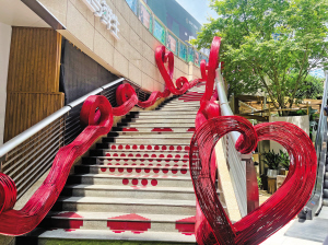 顺城购物中心的爱心步梯