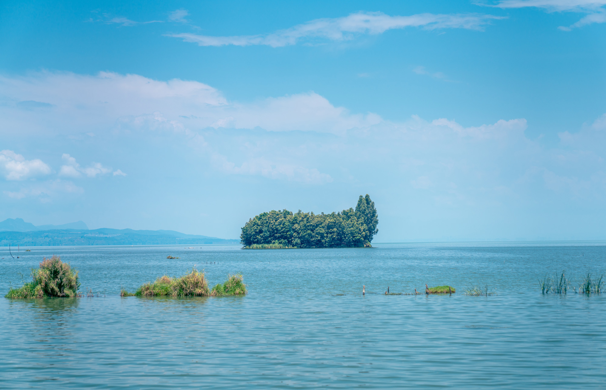 海埂村的鲸鱼岛 宋光旭摄 海埂村的鲸鱼岛 宋光旭摄