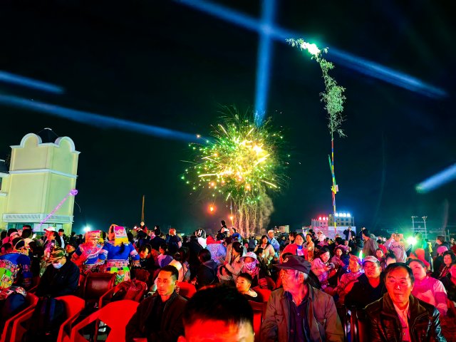 元江“花山节”民俗活动 (2).jpg