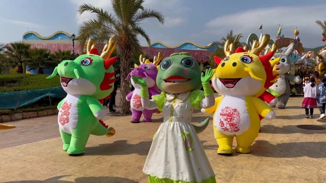 文旅融合促繁荣，楚雄州春节游客接待量创新高 恐龙谷”系列活动。张皓程 摄.jpg