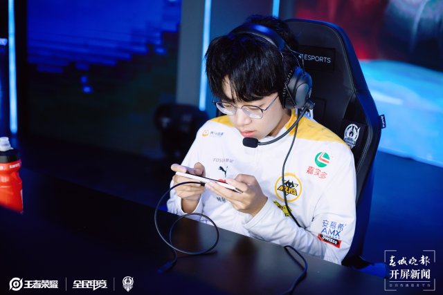 他把游戏变成职业昆明电竞职业选手李自威id重庆狼队