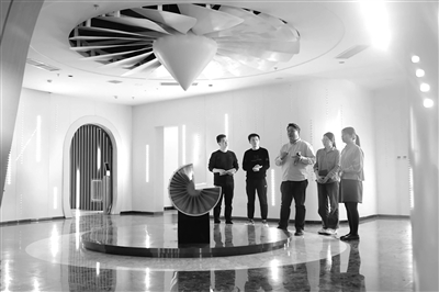 扛牢使命担当 潜心教书育人 扛牢使命担当 潜心教书育人