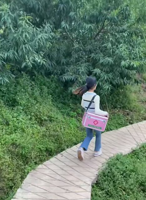 云龙00后兽医-马雯-受访者供图 (7).jpg