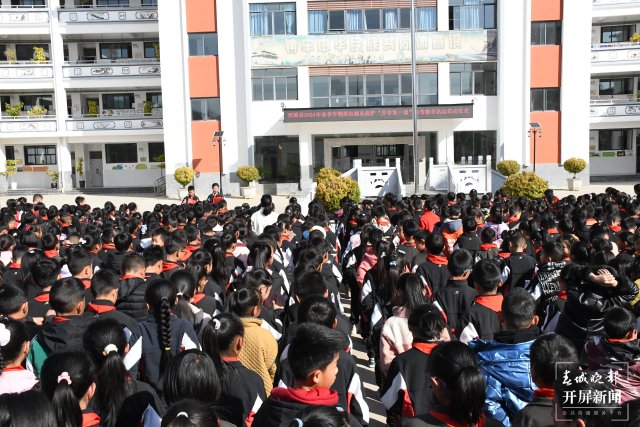 （采访传编辑）大理洱源抓实2024年春季学期洱海源头保护“开学第一课”宣传教育进校园活动 (5).JPG