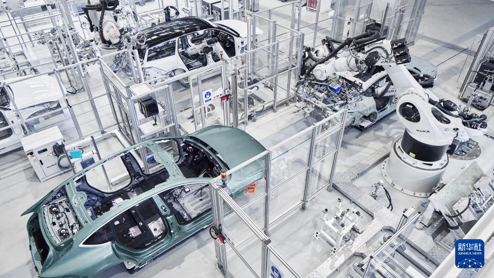 两会新华鲜报从新三样到未来产业68我们如何向未来