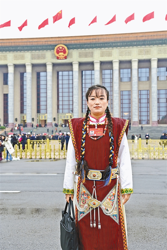 金色哈达跨越山海30年印记代表委员话援藏