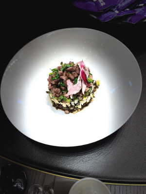 鲜花 　　鞑靼牛肉