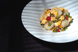 金雀花澳带炒红河梯田鸭蛋