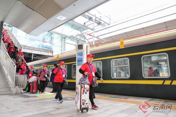 "旅游专列出游路线,丰富"铁路 旅游"品牌,持续加大与老年人需求匹配的